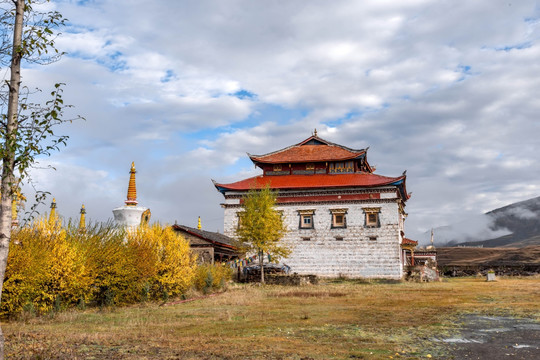 康定新都桥寺庙