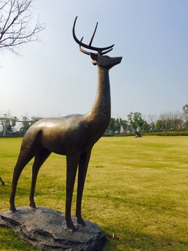 南京生态公园麋鹿雕像