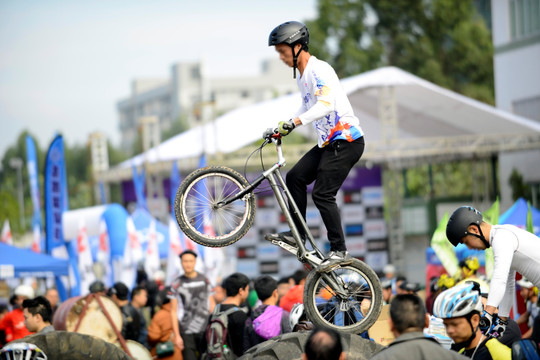 单车特技表演