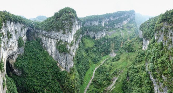 武隆天坑地缝全景俯瞰