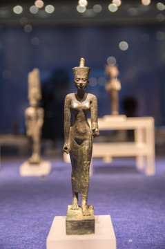 博物馆里古代埃及阿蒙神站像