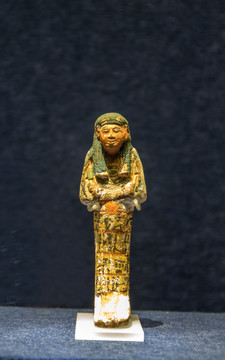 博物馆里古代埃及沙布提俑