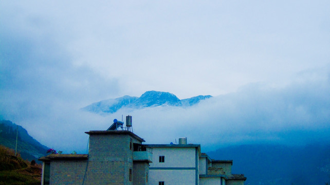云雾 雪山