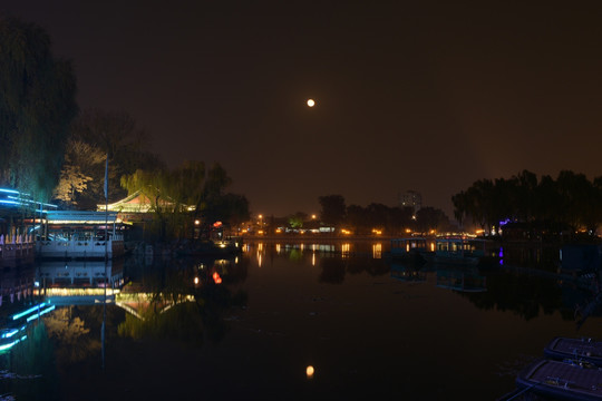 什刹海夜景 赏月