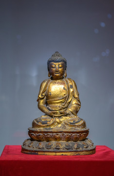 清代鎏金释迦牟尼佛铜像