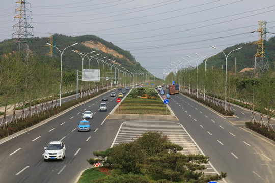 宽阔美观的公路