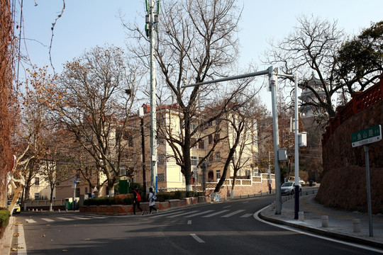 青岛鱼山路福山路路口