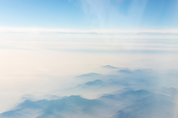 空中看云山雾海