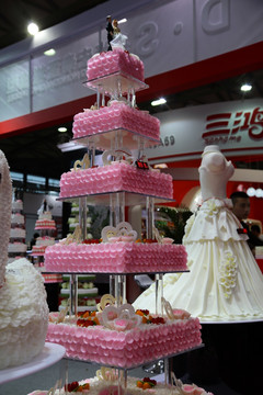 粉色花瓣蛋糕