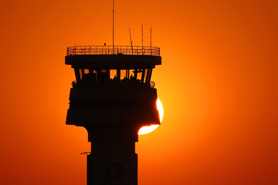 机场空管塔台 太阳 夕阳