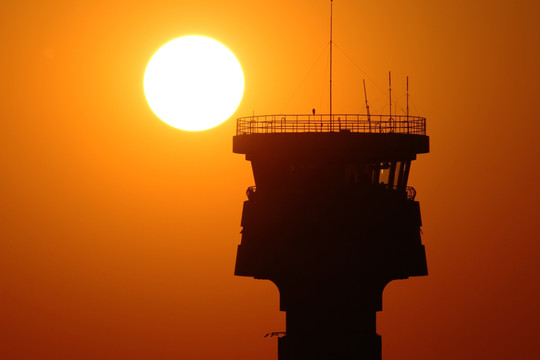 机场空管塔台 太阳 夕阳