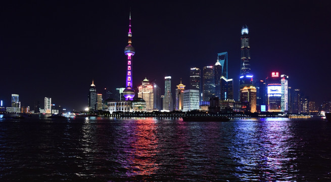 上海陆家嘴建筑的夜景风光