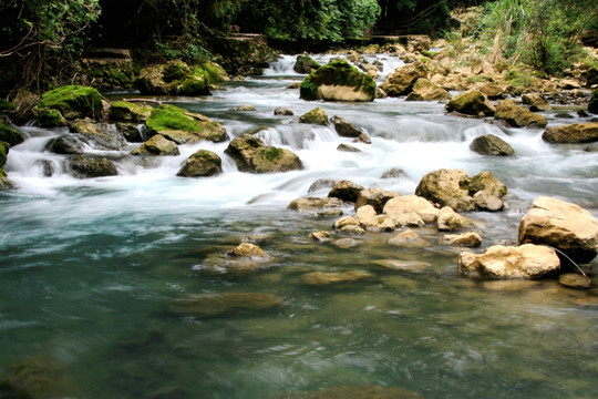 山涧溪流