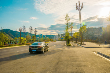 黄昏柏油公路
