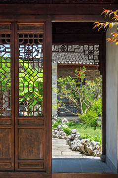 古镇中式古典雕花木门窗