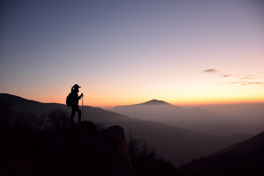 户外徒步 登山者剪影