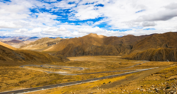 西藏公路 珠峰 蓝天白云