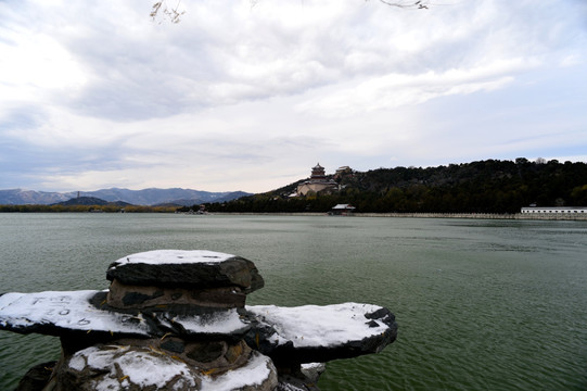 雪后佛香阁