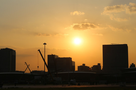 新国际博览中心夕阳