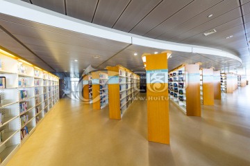 书架 上海浦东图书馆