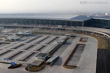 沈阳机场T3航站楼和停车场