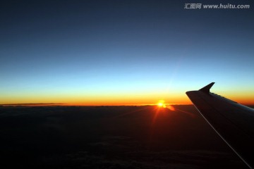 云端夕阳暮色