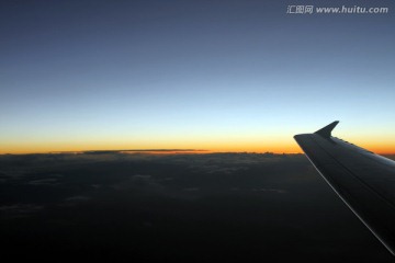 云端夕阳暮色
