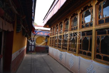 甘丹寺建筑