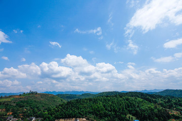 蓝天白云青山素材