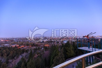 景山远眺北京市中心楼群