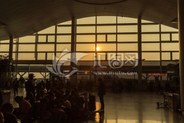 机场日落