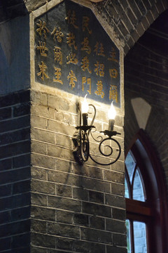 教堂内壁灯