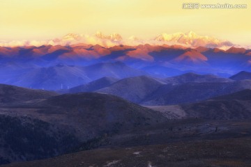 贡嘎日照金山