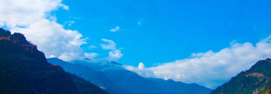 崇山峻岭 云雾