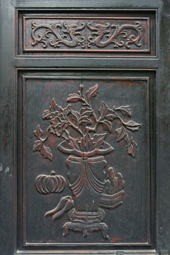 中式雕花门窗及木雕特写