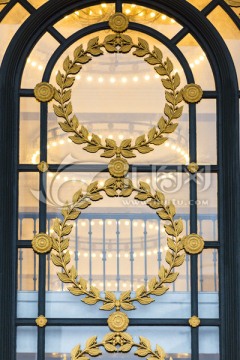 上海展览中心金色雕花玻璃窗