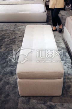 白色沙发凳