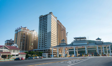 岑巩高速路广场名阁