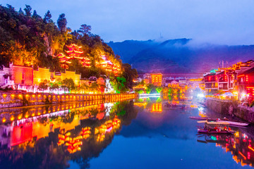 历史文化名城镇远青龙洞夜景