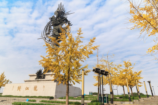 杭州城市地标滨江公园钱江龙雕塑