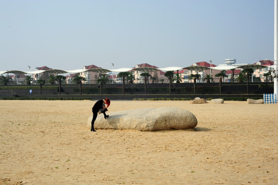 沙滩沉思者