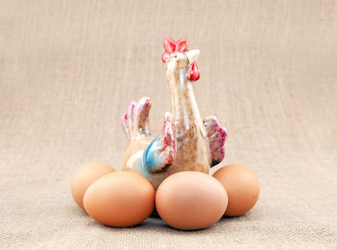 鸡年 孵蛋的小鸡模型