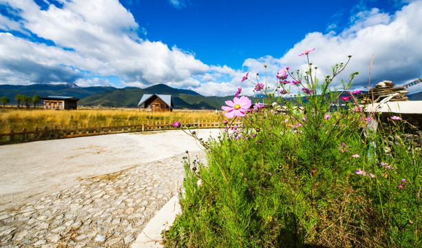 西藏公路 香格里拉山脉