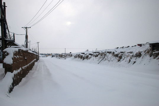 雪后村庄