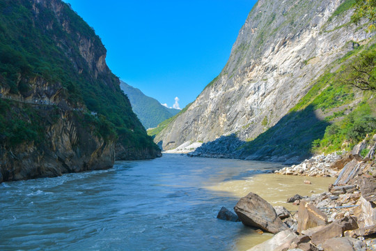 金沙江虎跳峡