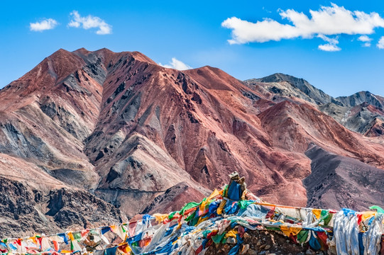 西藏普兰五彩山