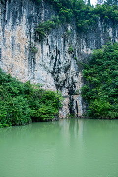 龙鳌河悬崖景色