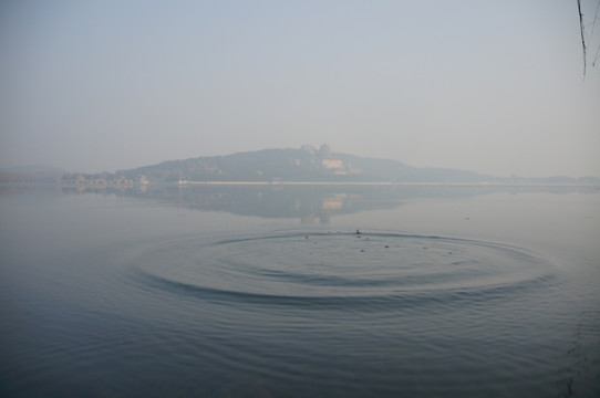 雾霾中的昆明湖与万寿山