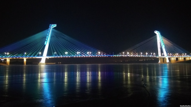 康巴什大桥夜景，斜拉锁桥夜景
