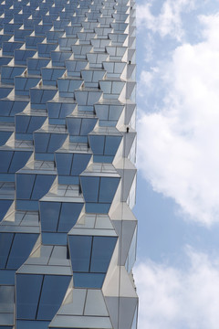 玻璃大厦蓝天白云图片
